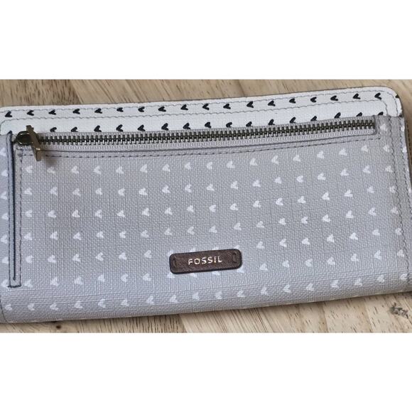 Women's Fossil Wallet Wristlet Grey Taupe White Black Hearts Zip Around 8" EUC - Picture 1 of 7